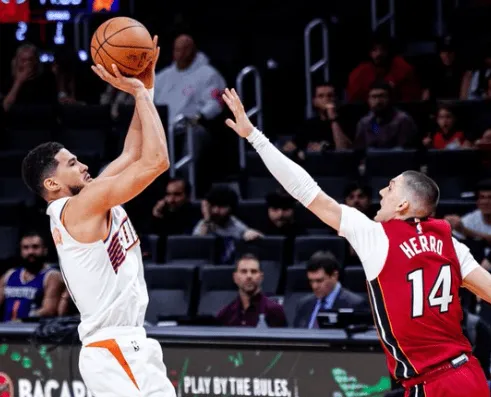 竞技宝 竞技宝官网 官方测速站-伤病退散！布克末节带伤出战，全场19中6得到24分9篮板9助攻